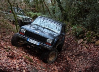 Franchissement 4x4 dans la foret